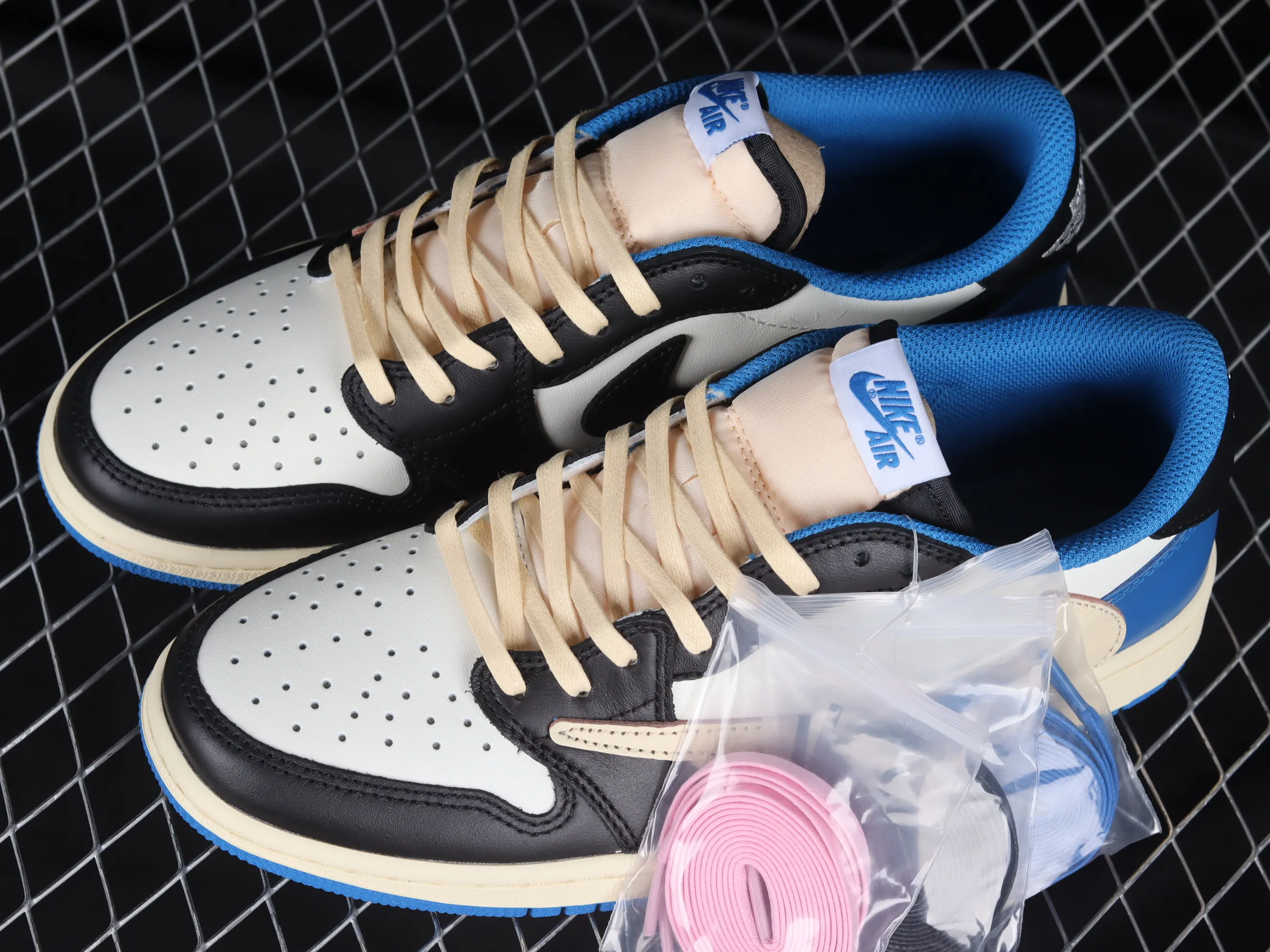 All Categories Air Jordan Jordan Series Basketball Shoes Air Jordan 1 Low OG Version Travis Scott x Air Jordan 1 Low OG AJ1 Joe 1 Lightning Overhook Low DM7866-140